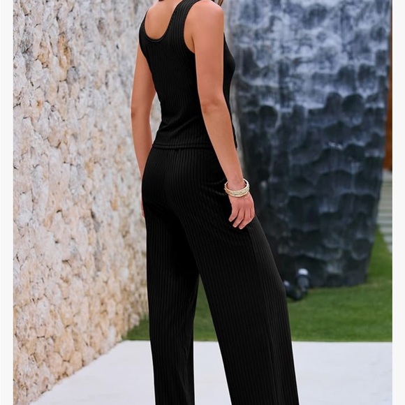 Ladies Lounge Set - Picture 5 of 10